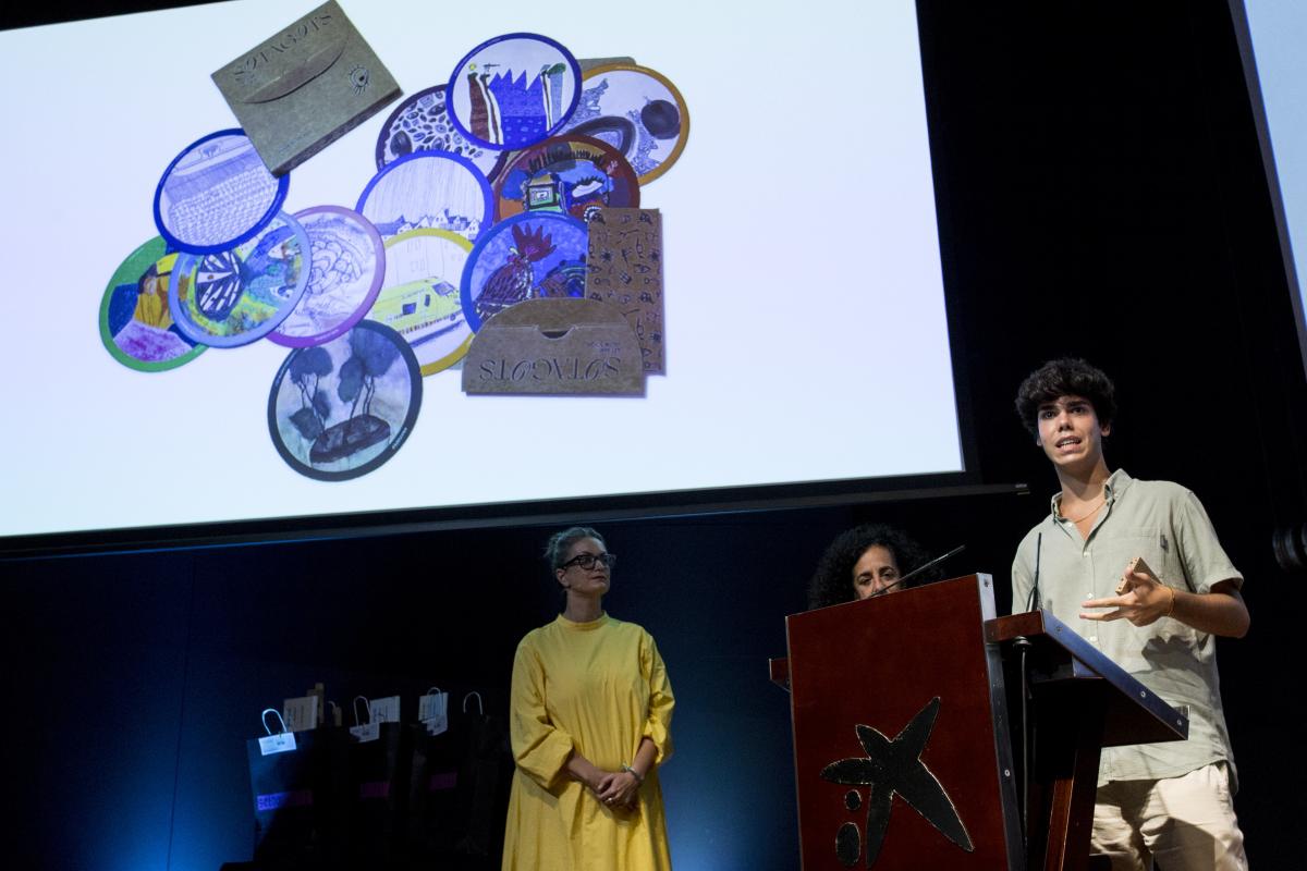 El marxandatge creat per alumnes de l'escola IED de disseny a partir de les 12 obres finalistes